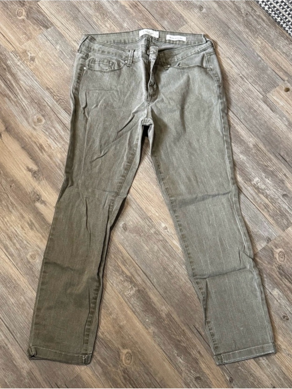 Jessica Simpson Forever Skinny Crop